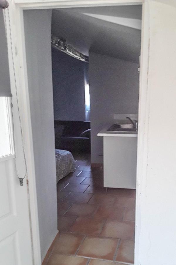 Studio Entre Cevennes Et Camargue Montfrin Exterior photo